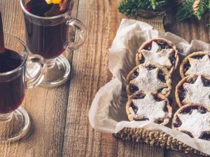 https://www.leisureking.co.uk/wp-content/uploads/2019/09/mulled-wine-and-mince-pies-catering-300x225.jpg